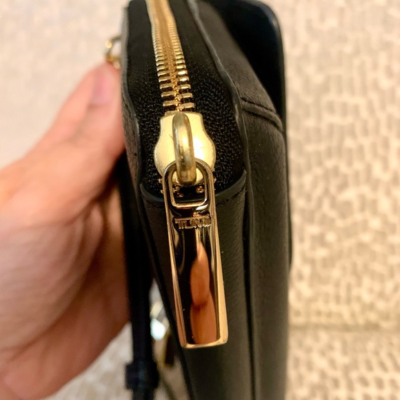 Tumi Bags Tumi Euc Rfid Travelers Crossbody In Black Leather